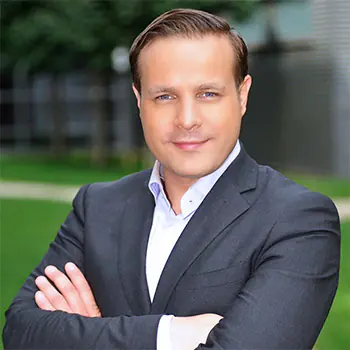 Elégedett véleményező és orvos közös képe